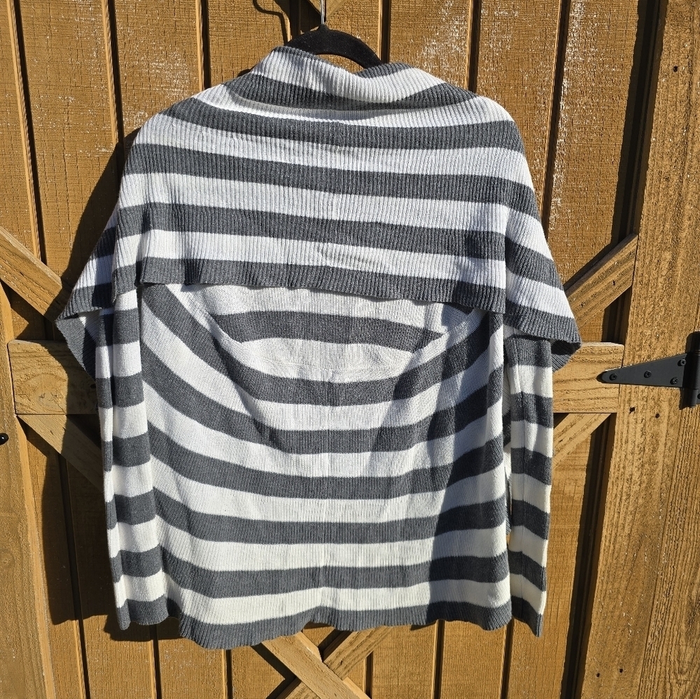 Express Two-Tone Striped Cardigan - Picture 3 of 3
